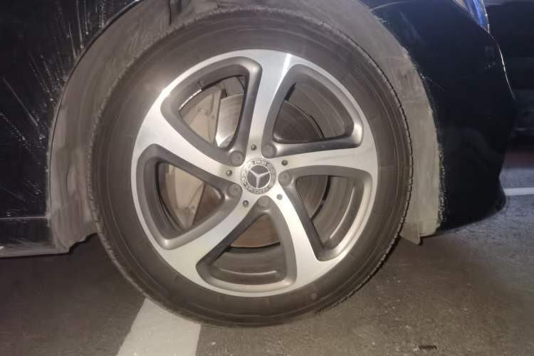 Used Mercedes-Benz E-Class 2017 E 300 L Sport Luxury Edition Right Front Wheel Hub