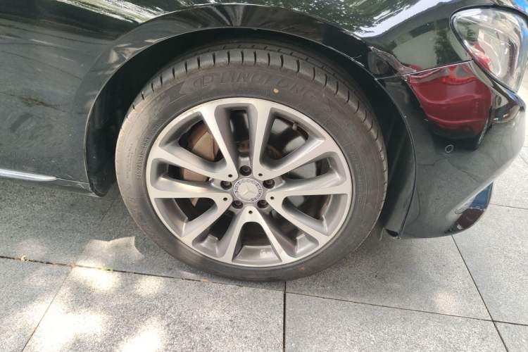 Used Mercedes-Benz E-Class 2017 E 300 L Luxury Model Right Front Wheel Hub