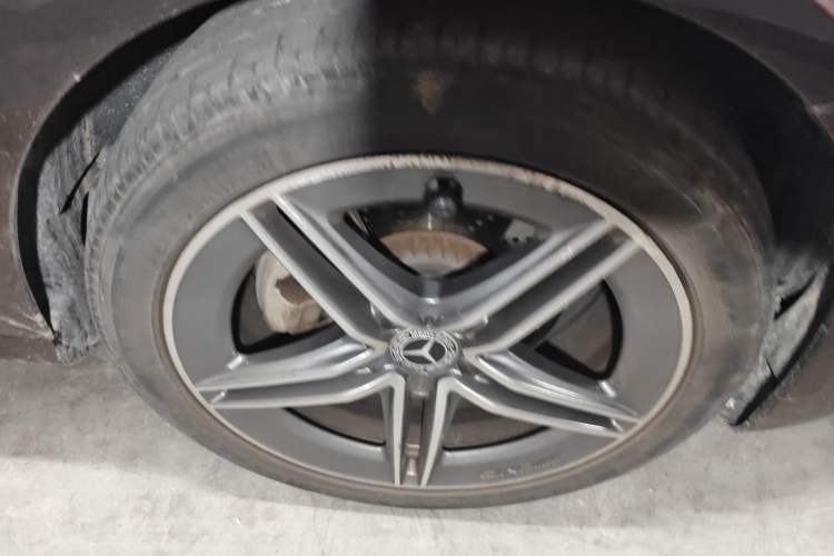 Used Mercedes-Benz E-Class 2017 E 200 L Sport 4MATIC Right Front Wheel Hub