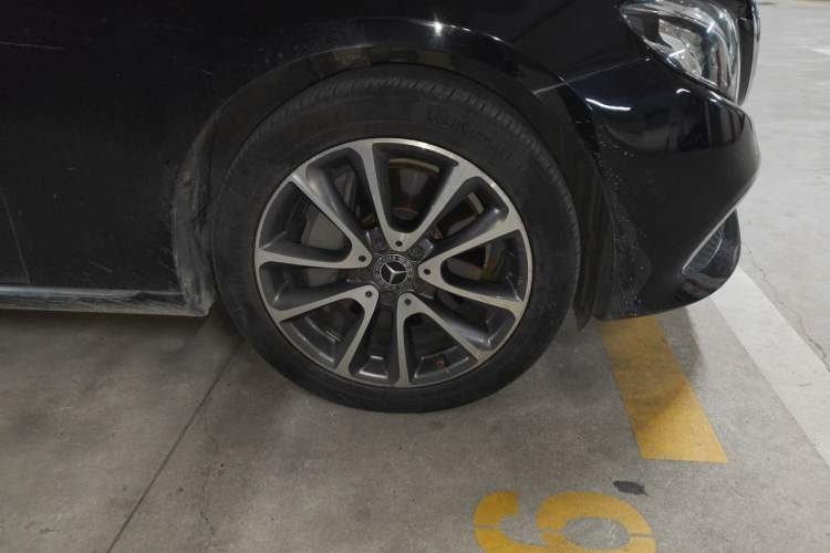 Used Mercedes-Benz E-Class 2017 E 300 L Sporty and Stylish Model Right Front Wheel Hub