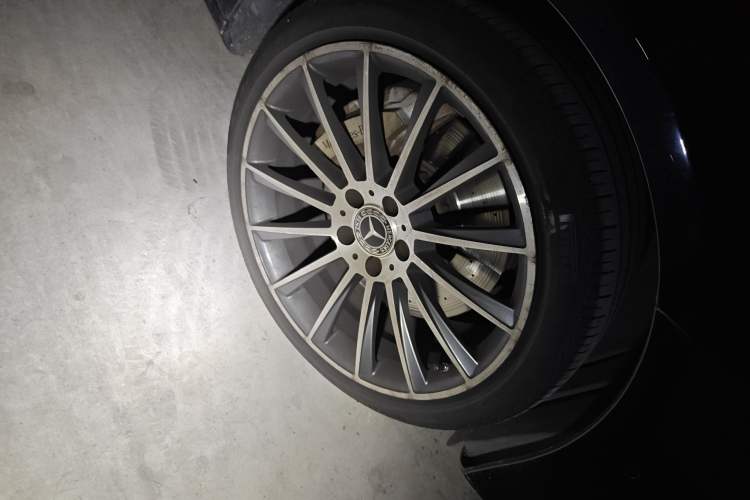 Used Mercedes-Benz E-Class 2017 E 320 L 4MATIC Right Front Wheel Hub