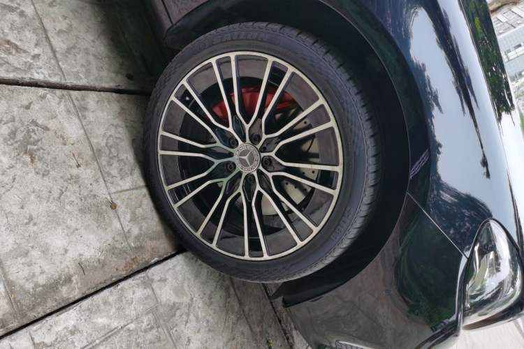 Used Mercedes-Benz E-Class 2017 E 300 L Luxury Model Right Front Wheel Hub