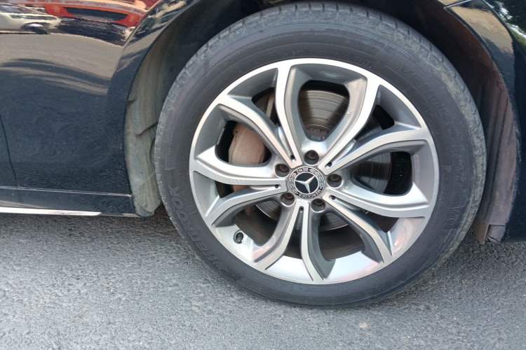 Used Mercedes-Benz E-Class 2017 E 300 L Sport Luxury Edition Right Front Wheel Hub