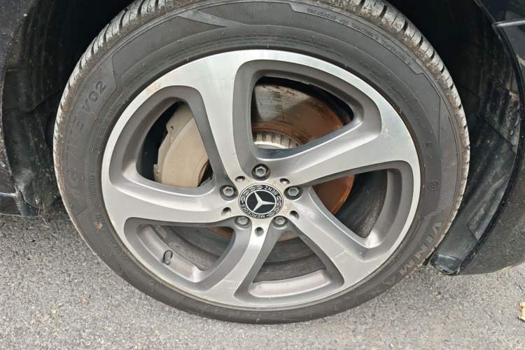 Used Mercedes-Benz E-Class 2017 E 300 L Sport Luxury Edition Right Front Wheel Hub