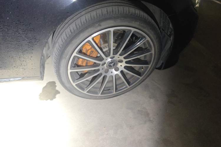 Used Mercedes-Benz E-Class 2017 E 320 L 4MATIC Right Front Wheel Hub