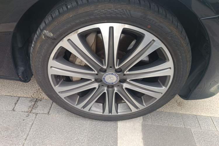 Used Mercedes-Benz E-Class 2017 E 320 L 4MATIC Right Front Wheel Hub