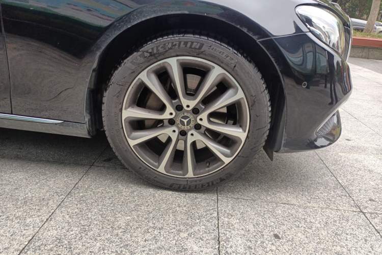 Used Mercedes-Benz E-Class 2017 E 300 L Luxury Model Right Front Wheel Hub