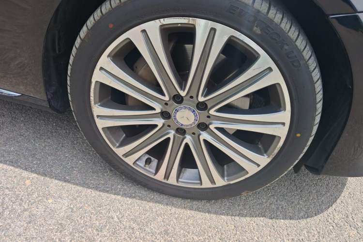 Used Mercedes-Benz E-Class 2017 E 300 L Luxury Model Right Front Wheel Hub