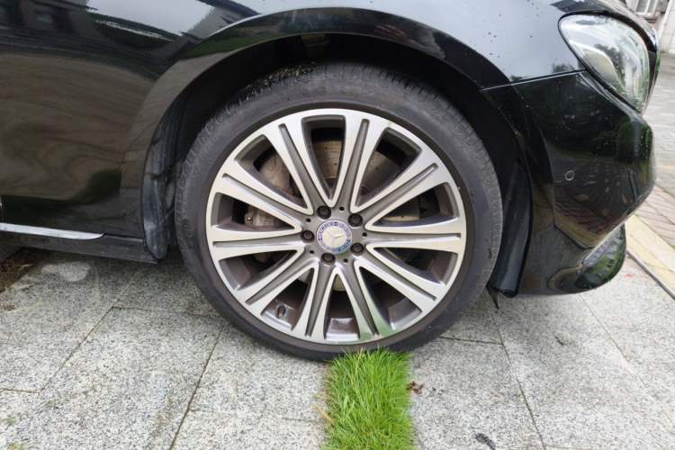 Used Mercedes-Benz E-Class 2017 E 320 L 4MATIC Right Front Wheel Hub