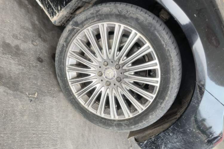 Used Mercedes-Benz E-Class 2017 E 300 L Sport Luxury Edition Right Front Wheel Hub