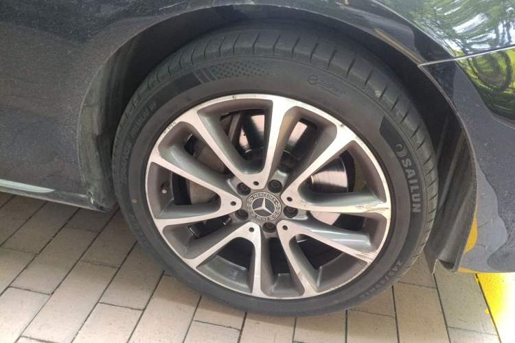 Used Mercedes-Benz E-Class 2017 E 300 L Luxury Model Right Front Wheel Hub