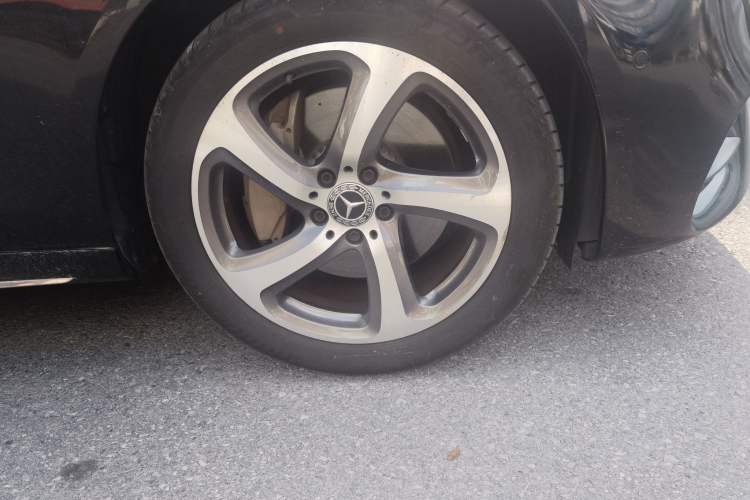 Used Mercedes-Benz E-Class 2017 E 300 L Sport Luxury Edition Right Front Wheel Hub