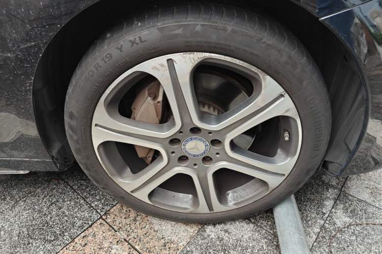 Used Mercedes-Benz E-Class 2017 E 300 L Sport Luxury Edition Right Front Wheel Hub