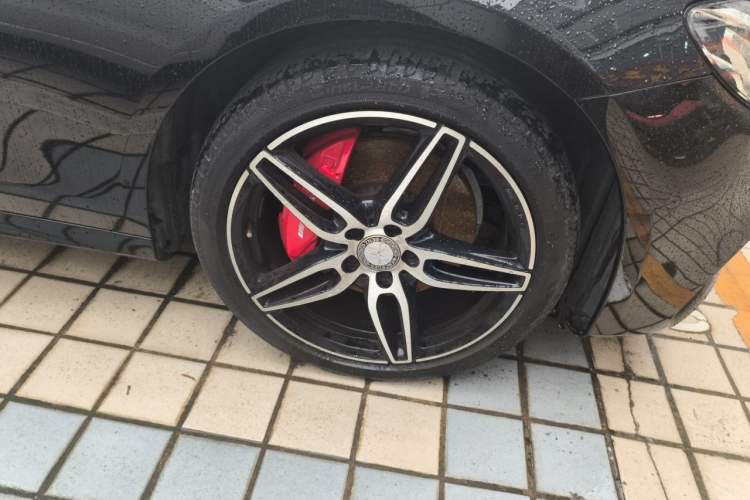 Used Mercedes-Benz E-Class 2017 E 300 Sport Edition Right Front Wheel Hub
