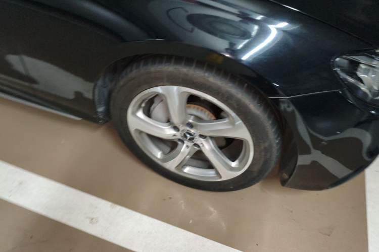 Used Mercedes-Benz E-Class 2017 E 300 L Sport Luxury Edition Right Front Wheel Hub