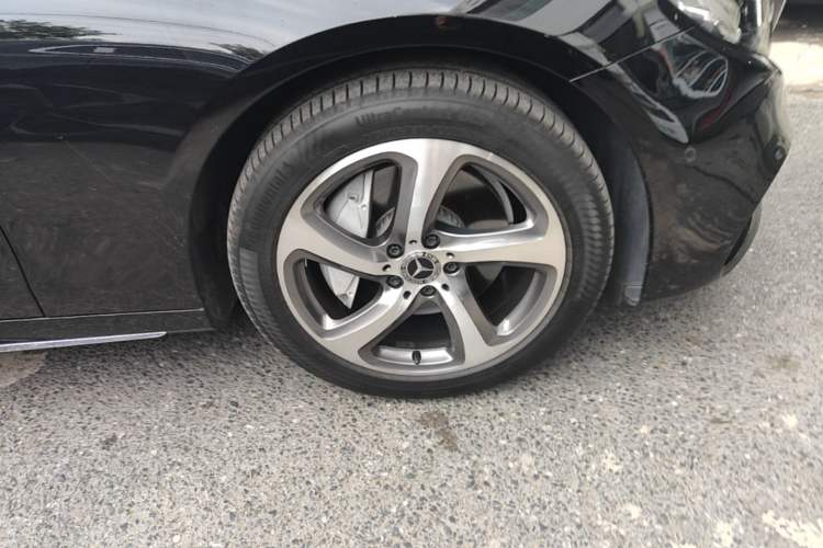 Used Mercedes-Benz E-Class 2017 E 300 L Sport Luxury Edition Right Front Wheel Hub