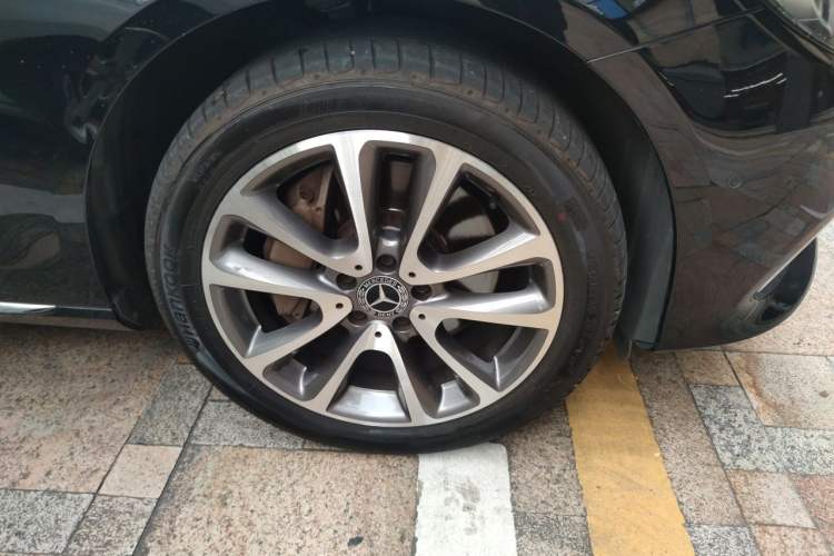Used Mercedes-Benz E-Class 2017 E 300 L Luxury Model Right Front Wheel Hub