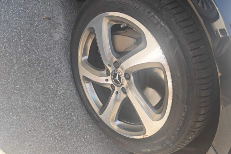 Used Mercedes-Benz E-Class 2017 E 300 L Sporty and Stylish Model Right Front Wheel Hub