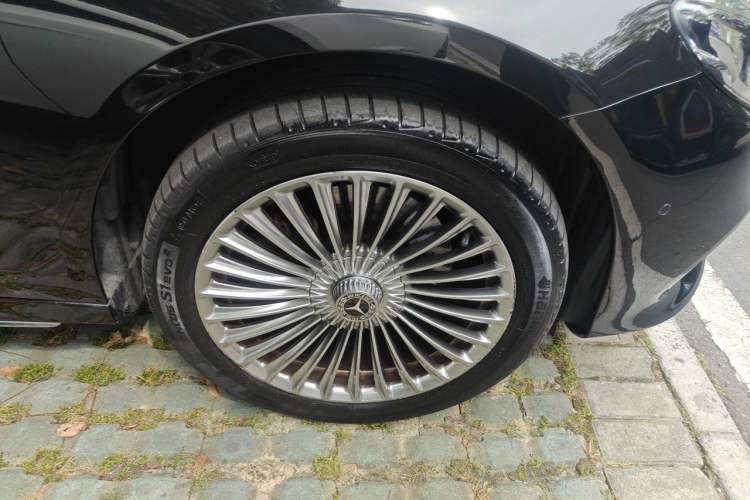 Used Mercedes-Benz E-Class 2017 E 200 L Sport 4MATIC Right Front Wheel Hub