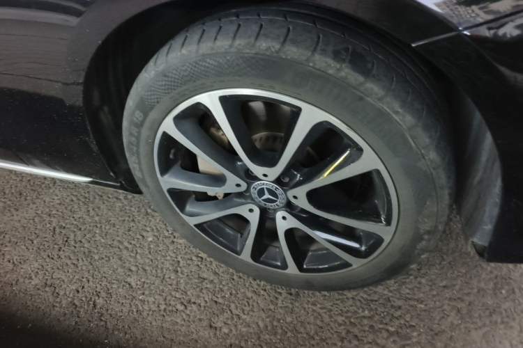 Used Mercedes-Benz E-Class 2017 E 300 L Luxury Model Right Front Wheel Hub