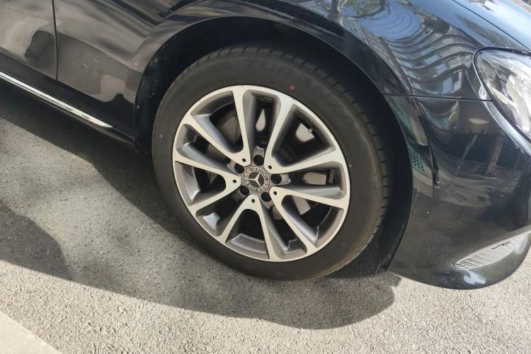 Used Mercedes-Benz E-Class 2017 E 300 L Luxury Model Right Front Wheel Hub