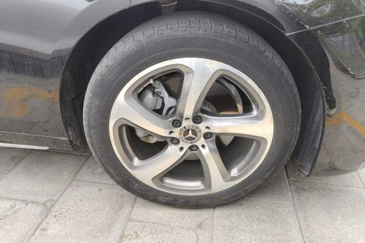 Used Mercedes-Benz E-Class 2017 E 200 L Sport 4MATIC Right Front Wheel Hub