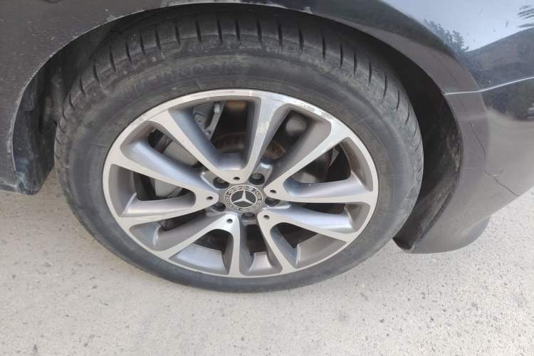 Used Mercedes-Benz E-Class 2017 E 300 L Luxury Model Right Front Wheel Hub