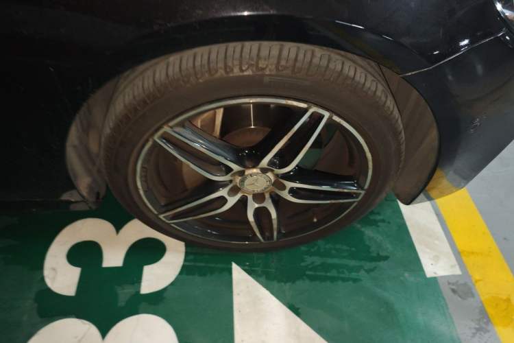 Used Mercedes-Benz E-Class 2017 E 300 Sport Edition Right Front Wheel Hub