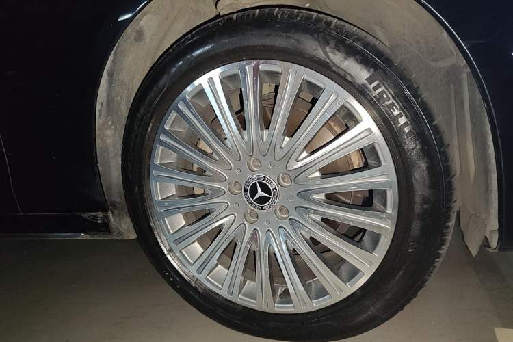 Used Mercedes-Benz E-Class 2017 E 200 Sport 4MATIC Right Front Wheel Hub