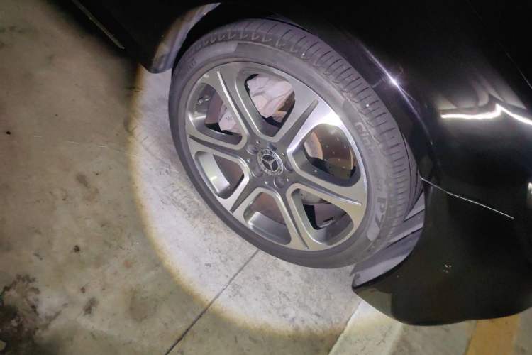 Used Mercedes-Benz E-Class 2017 E 320 L Sport 4MATIC Right Front Wheel Hub