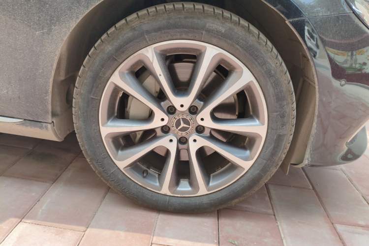 Used Mercedes-Benz E-Class 2017 E 300 L Luxury Model Right Front Wheel Hub
