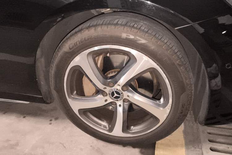 Used Mercedes-Benz E-Class 2017 E 300 L Sport Luxury Edition Right Front Wheel Hub