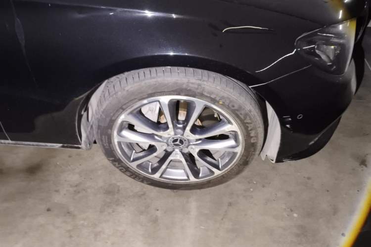 Used Mercedes-Benz E-Class 2017 E 300 L Luxury Model Right Front Wheel Hub