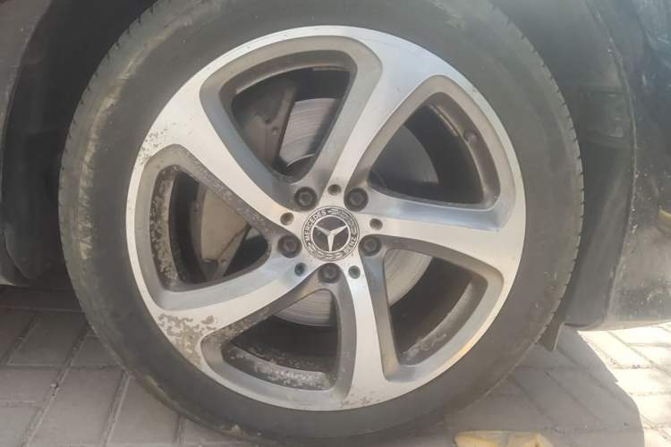 Used Mercedes-Benz E-Class 2017 E 300 L Sport Luxury Edition Right Front Wheel Hub