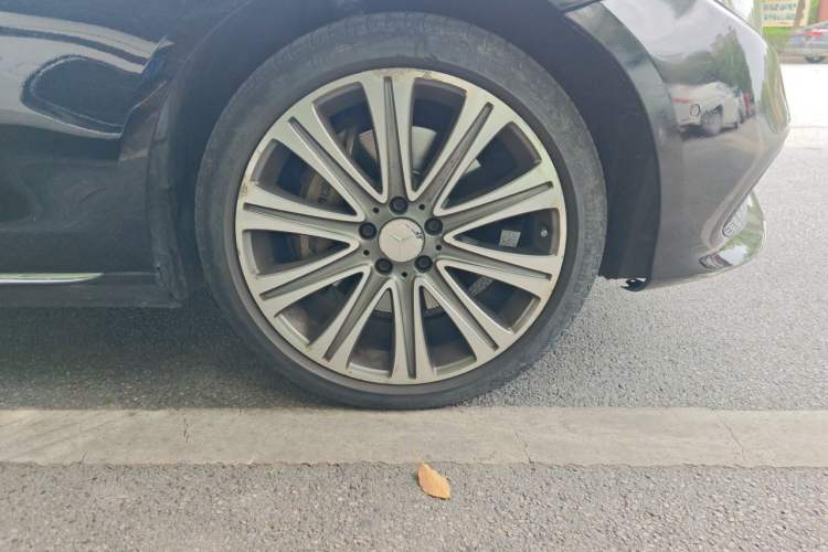 Used Mercedes-Benz E-Class 2017 E 300 L Luxury Model Right Front Wheel Hub