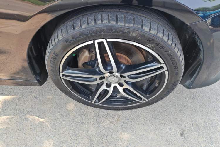 Used Mercedes-Benz E-Class 2017 E 200 Sport 4MATIC Right Front Wheel Hub
