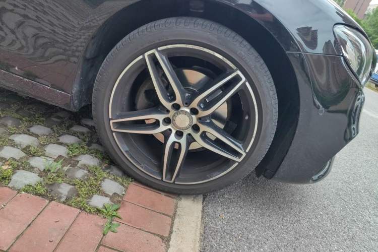 Used Mercedes-Benz E-Class 2017 Facelift E 200 Sport 4MATIC Right Front Wheel Hub