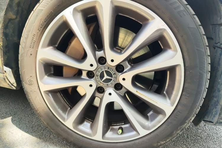 Used Mercedes-Benz E-Class 2017 E 300 L Luxury Model Right Front Wheel Hub