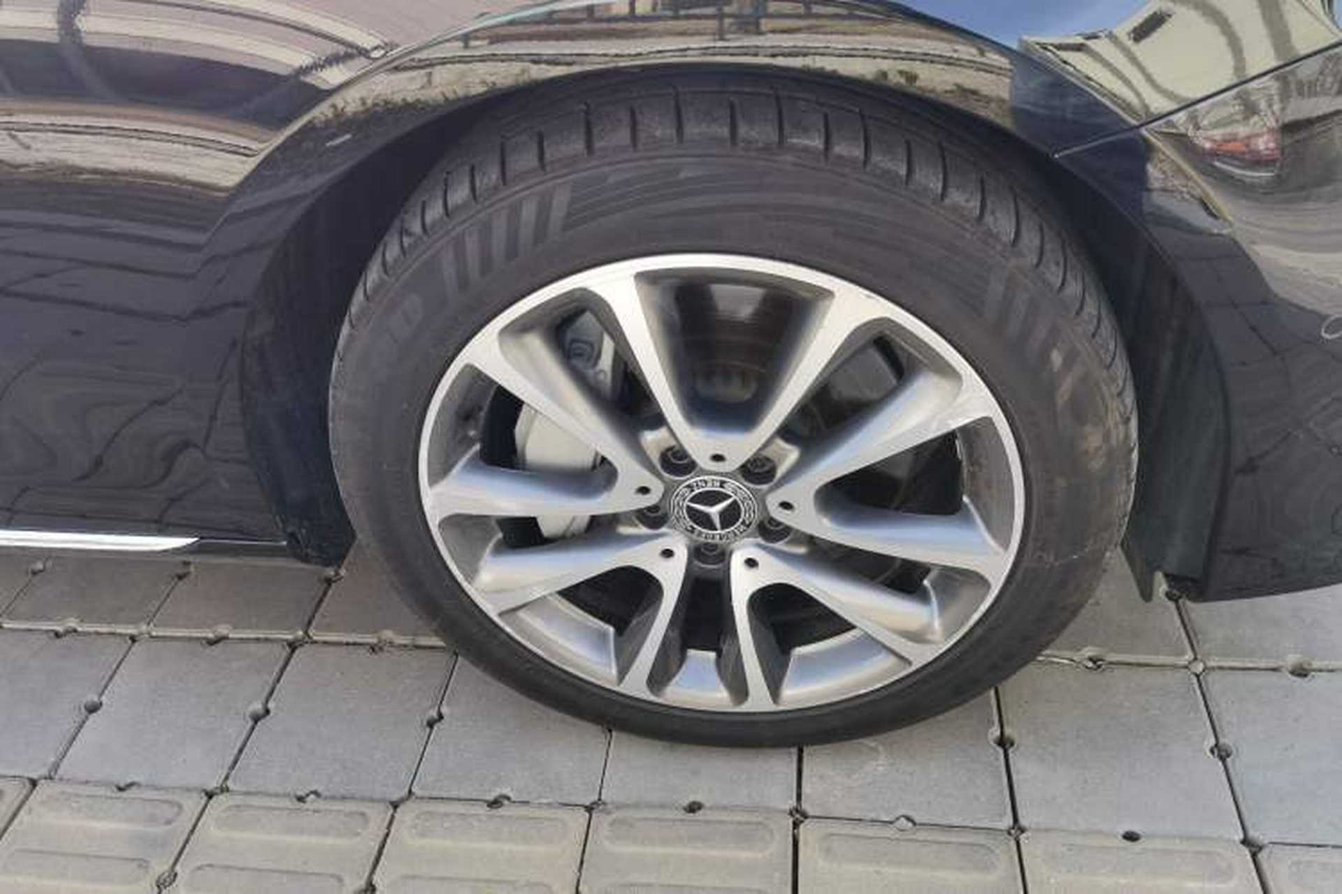 Used Mercedes-Benz E-Class 2017 E 300 L Luxury Model Right Front Wheel Hub