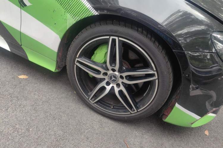 Used Mercedes-Benz E-Class 2017 E 300 Coupe Right Front Wheel Hub