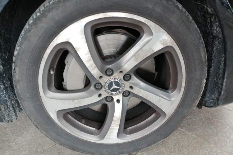 Used Mercedes-Benz E-Class 2017 E 300 L Sport Luxury Edition Right Front Wheel Hub