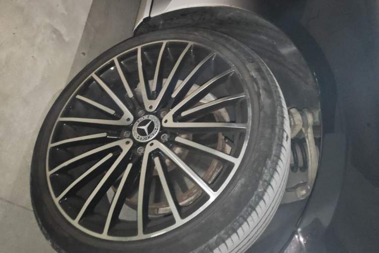 Used Mercedes-Benz E-Class 2017 E 300 L Luxury Model Right Front Wheel Hub