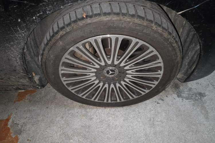 Used Mercedes-Benz E-Class 2017 E 320 L Sport 4MATIC Right Front Wheel Hub