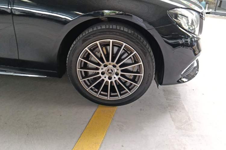 Used Mercedes-Benz E-Class 2017 E 300 L Sport Luxury Edition Right Front Wheel Hub