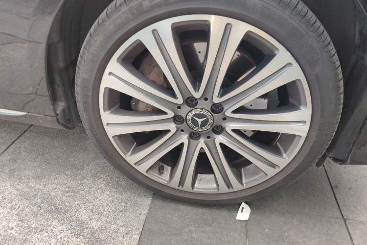 Used Mercedes-Benz E-Class 2017 E 320 L 4MATIC Right Front Wheel Hub
