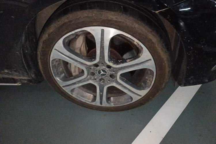 Used Mercedes-Benz E-Class 2017 E 320 L Sport 4MATIC Right Front Wheel Hub