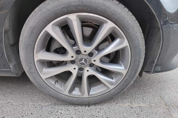 Used Mercedes-Benz E-Class 2017 E 200 L 4MATIC Right Front Wheel Hub