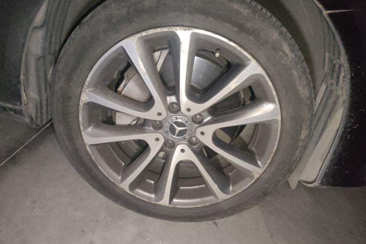 Used Mercedes-Benz E-Class 2017 E 300 L Sporty and Stylish Model Right Front Wheel Hub
