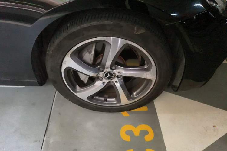 Used Mercedes-Benz E-Class 2017 E 300 L Sport Luxury Edition Right Front Wheel Hub