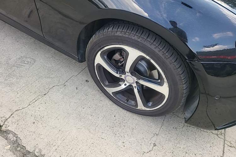 Used Mercedes-Benz E-Class 2017 E 200 Sport Right Front Wheel Hub
